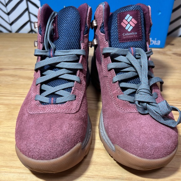 Columbia Women's Newton Ridge Bc Hiking Shoe size 7 - Picture 5 of 9